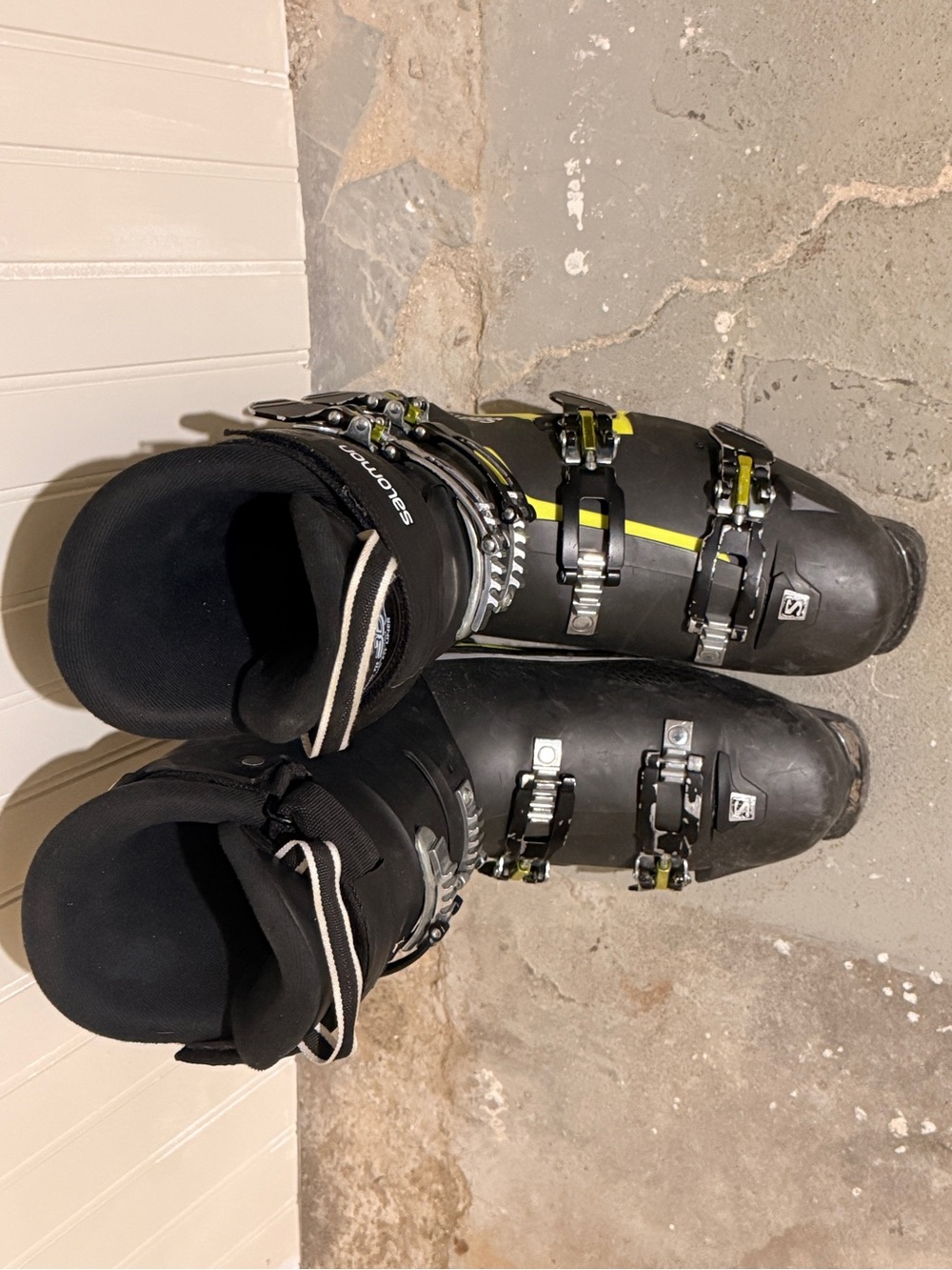 Salomon Men’s Black Ski Boots with Yellow Stripes